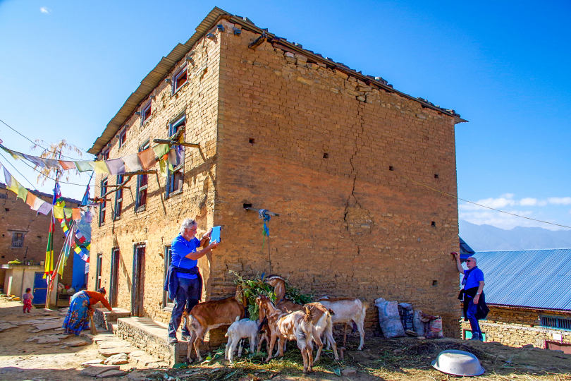 Erdbebensicheres Sanierungskonzept für beschädigte Wohngebäude im ländlichen Nepal 