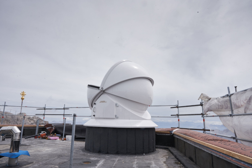 Am Observatorium auf der Zugspitze beobachten die Forschenden die Konzentrationen von rund 30 Spurengasen. (Foto: Amadeus Bramsiepe, KIT) 