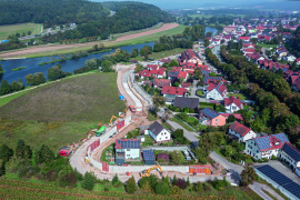 Hochwasserschutz: Die derzeit umgesetzte Hochwasserschutzmaßnahme soll künftig die Gemeinde Zeitlarn vor einem 100-jährlichen Hochwasser zuverlässig schützen. (Foto: PERI Deutschland)