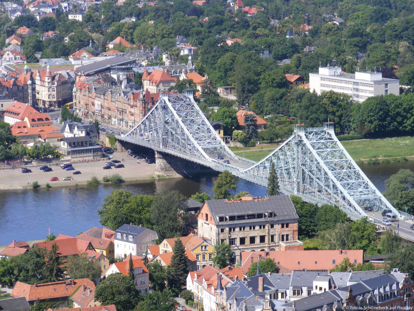 Viele Brücken in Deutschland sind dringend sanierungsbedürftig. Geklebte Stahlpflaster können zukünftig die Lebensdauer einer sanierten Schweißnaht deutlich verlängern. Foto: Tobias Schönebeck / Pixabay