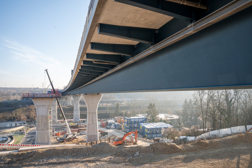 Halbzeit beim Neubau der Salzbachtalbrücke