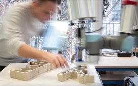 An der Professur Designtheorie und Designforschung wird die Technik mit Fokus auf kreativer Robotik genutzt. Foto: Michael Braun /  Bauhaus-Universität Weimar 