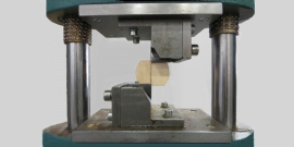 Scherprüfung an Leimfuge eines Bestands-Brettschichtholzes, © MPA BAU / TUM