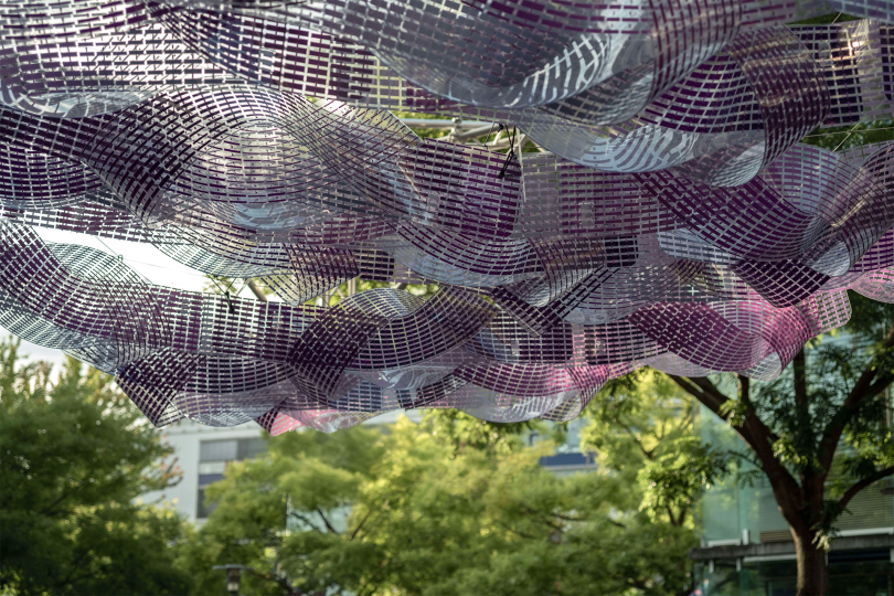 Sonnensegel SOLAR LOOPS: Wie organische Photovoltaik die Stadt kühlt und Energie produziert 