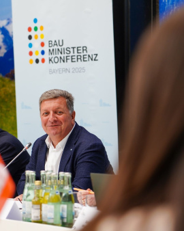 Bayerns Bauminister Christian Bernreiter bei der 146. Sonder-Bauministerkonferenz am 13. September 2025 in Berlin. Foto: StMB