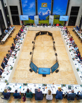 Die Bau- und Wohnungsministerinnen und -minister der Länder bei der 146. Sonder-Bauministerkonferenz am 13. September 2025 in Berlin. Foto: StMB