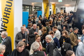 Volles Haus beim Foyer-Dialog zum Gebäudetyp-e. Foto: Edward-Beierle / StMB