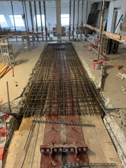 Stahlbetonverbundträger Knagge und Stirnplattenstoß. Foto: Gerstorfer / Medienwerkstatt Dachau