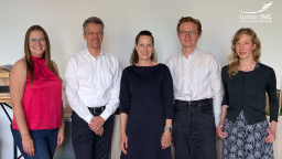 Junior.ING-Jury (v.l.n.r.): Maike Grüneberg (AK Junge Ingenieur:innen Bayerische Ingenieurekammer-Bau / TU Darmstadt), Prof. Dr.-Ing. Helmut Schmeitzner (BIngK), Daniela Michael (Deutsche Bahn), Andreas Berrang (BMWSB, B II 4), Kirsten Klaczynski (Bundesstiftung Baukultur) © BIngK