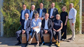 Vorstellung des Transformationsbarometers Bauwirtschaft (v.l.n.r.): Sören Bartol, Tim-Oliver Müller, Norbert Gebbeken, Wiebke Ahues, Karl-Sebastian Schulte, Felix Pakleppa, Matthias Frederichs sowie Friederike Meyer (Moderation), Kerstin Faber, Christoph Schild (Moderation). © DIB