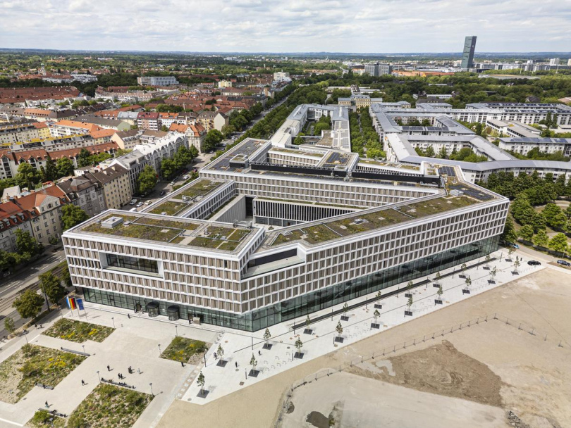 Für den erweiterten Rohbau hatte dechant rund vier Jahre Bauzeit veranschlagt – und pünktlich eingehalten. Das mittlerweile fertiggestellte Projekt gehört zu den Flaggschiffen des staatlichen Hochbaus. Foto: © Bernd Jaufmann