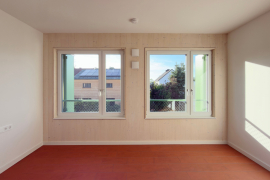 Blick in eine der Wohnungen beim Gebäudetyp-e-Pilotprojekt in Augsburg / Haustetten. Foto: hey! Architektur