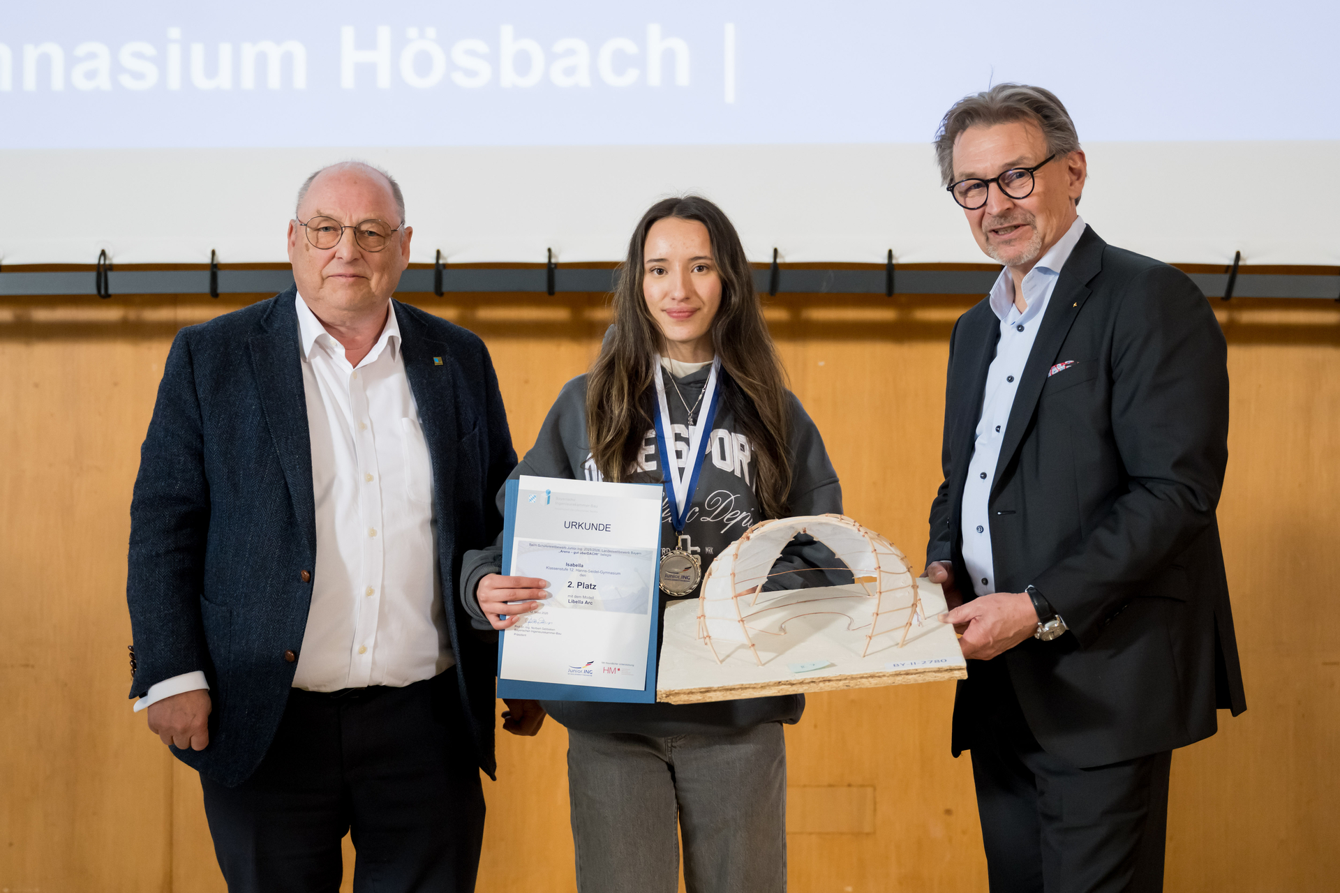 2. Platz: Libella Arc (Preisgeld: 150 Euro) - Isabella, 12. Klasse, Hanns-Seidel-Gymnasium Hösbach 