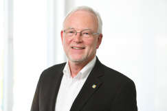 Prof. Dr. Norbert Gebbeken, der Präsident der Bayerischen Ingenieurekammer-Bau,